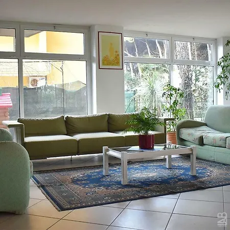 Kitty ميلانو ماريتيما